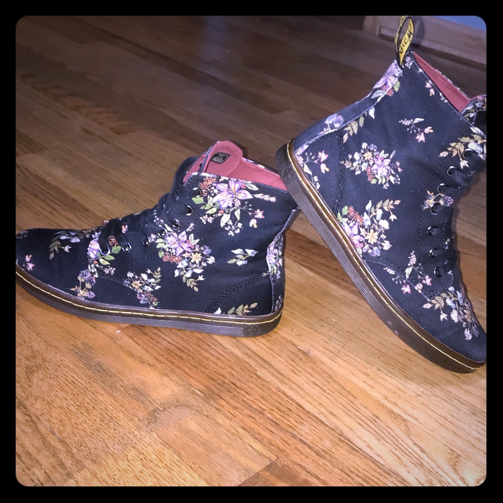Women’s canvas floral flat sole Dr.Martens